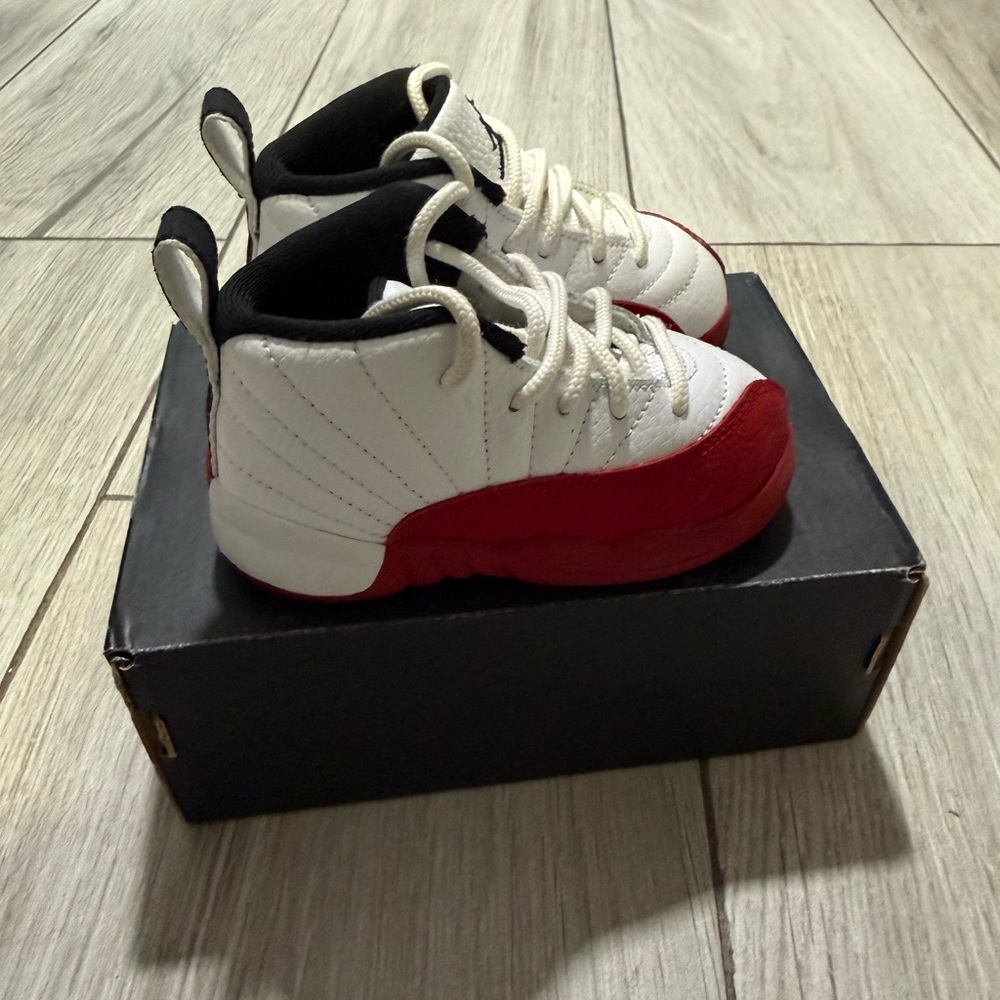 Jordan Retro 12 - Picture 2 of 7